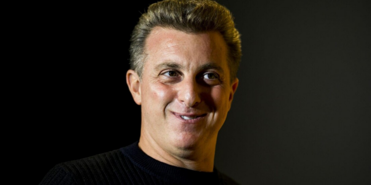 Falas de Luciano Huck sobre o Bolsa Família geram repercussão e fazem ressurgir debate sobre financiamento de R$ 17,7 milhões obtido no BNDES para compra de jatinho.