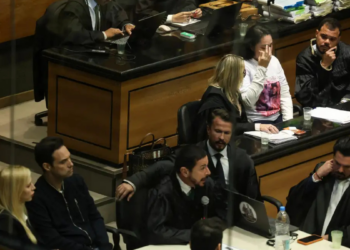 Delegado afirma no júri que mensagens da babá foram fundamentais para contestar versão apresentada sobre a morte de Henry Borel e indicar agressões anteriores.
