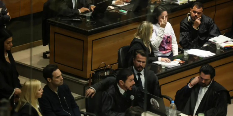 Delegado afirma no júri que mensagens da babá foram fundamentais para contestar versão apresentada sobre a morte de Henry Borel e indicar agressões anteriores.