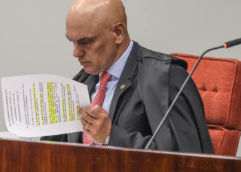 STF analisa pedido de investigação sobre suposto desvio de recursos destinados a filme sobre Jair Bolsonaro. Caso foi encaminhado à PGR por Alexandre de Moraes.