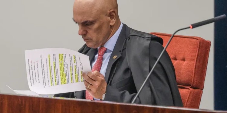 STF analisa pedido de investigação sobre suposto desvio de recursos destinados a filme sobre Jair Bolsonaro. Caso foi encaminhado à PGR por Alexandre de Moraes.