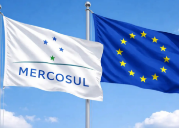 Acordo entre Mercosul e União Europeia entra em vigor e zera tarifas para mais de 80% das exportações brasileiras. Entenda os impactos no comércio, indústria e economia.
