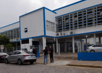 Concurso de Pádua (RJ) é adiado após recomendação do Ministério Público por falhas no edital, incluindo regras de cotas raciais.