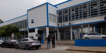 Concurso de Pádua (RJ) é adiado após recomendação do Ministério Público por falhas no edital, incluindo regras de cotas raciais.