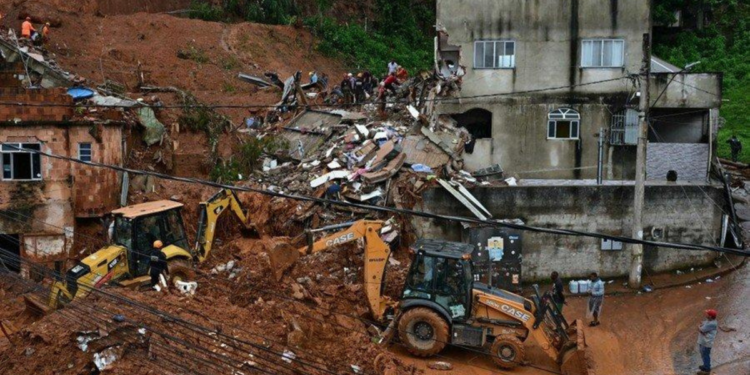 Temporais no Nordeste deixam mortos e milhares de desabrigados. Sul do Brasil também está em alerta para chuvas intensas.