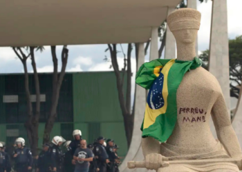 O ministro Alexandre de Moraes negou pedido para aplicar imediatamente o projeto da Dosimetria no caso de Débora Rodrigues, condenada por participação nos atos de 8 de janeiro.