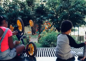 Tribunal de Justiça do Rio de Janeiro suspende parte de lei estadual que alterava regras de afastamento de crianças e adolescentes de suas famílias e procedimentos de adoção.