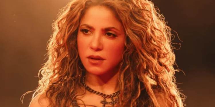 Show de Shakira no Rio atrasa por motivo familiar, gera críticas e apoio nas redes sociais durante evento em Copacabana