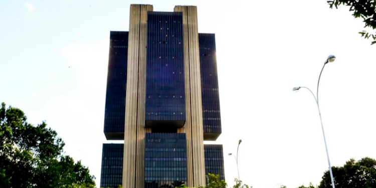Banco Central reduz Selic para 14,5% e adota cautela diante de incertezas externas e inflação acima da meta. Ata do Copom destaca riscos globais.