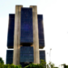 Banco Central reduz Selic para 14,5% e adota cautela diante de incertezas externas e inflação acima da meta. Ata do Copom destaca riscos globais.