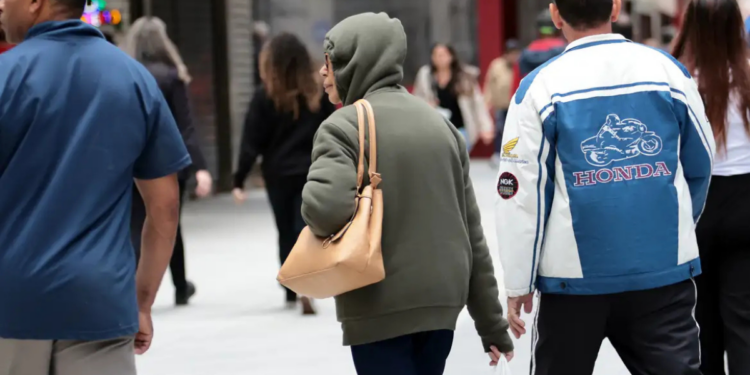 Capital paulista enfrenta a madrugada mais fria de 2026, com 3,1°C em Marsilac. Defesa Civil alerta para continuidade do frio nos próximos dias.