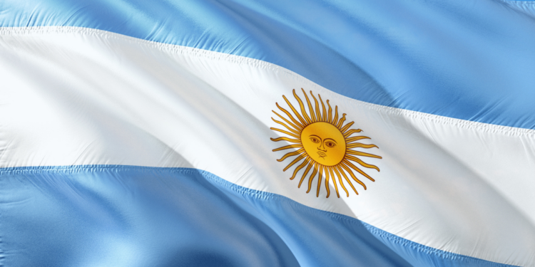 Governo Javier Milei enfrenta aumento da inflação, queda da atividade econômica e denúncias de corrupção, ampliando desgaste político na Argentina.