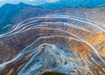 Câmara dos Deputados aprova projeto que institui a Política Nacional de Minerais Críticos e Estratégicos, com fundo de R$ 5 bilhões e regras para o setor.