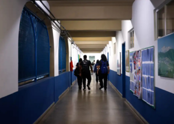 Levantamento da FCC e do MEC mostra que 71,7% dos gestores escolares têm dificuldade em lidar com bullying, racismo e outras violências. Pesquisa ouviu 136 gestores em 10 estados.