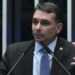 Mensagens revelam participação de Flávio Bolsonaro na captação de recursos para o filme.