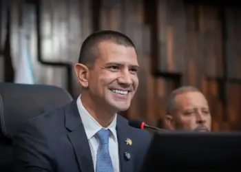 Luiz Fux rejeita pedido de Douglas Ruas para assumir interinamente o Governo do Rio de Janeiro e mantém Ricardo Couto de Castro no cargo até decisão do STF.