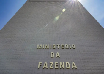 Governo federal detalha bloqueio de mais de R$ 22 bilhões no Orçamento de 2026. Defesa, Cidades e Educação estão entre os ministérios mais impactados pela contenção de gastos.