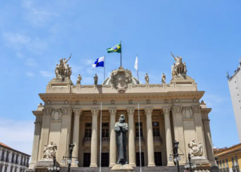 A Assembleia Legislativa do Rio de Janeiro aprovou projeto que cria banheiros neutros em espaços públicos e privados. Texto prevê regras de funcionamento, prazos de adaptação e multas.