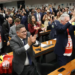 Comissão especial da Câmara aprova PEC que encerra a escala 6x1 e reduz jornada de trabalho para 40 horas semanais de forma gradual. Texto segue para votação em plenário.