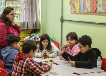 Senado aprova projeto que cria política nacional para estudantes com altas habilidades ou superdotação, com atendimento especializado e triagem pedagógica nas escolas.