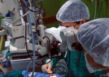 Estudo da USP mostra que pacientes com doença de Chagas e arritmias graves têm risco 2,4 vezes maior de morte após cirurgias cardíacas, segundo dados do InCor publicados na The Lancet.