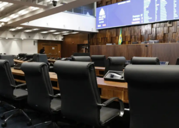 Alerj cobra apuração rigorosa após morte de dois trabalhadores durante operação da PM em São Gonçalo. Caso gerou protestos e investigação policial.