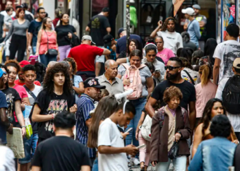 Brasil abriu quase 86 mil empregos formais em abril de 2026, segundo o Caged. Resultado é positivo, mas mostra desaceleração frente ao ano passado.