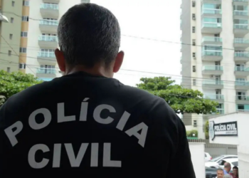Polícia Civil do Rio de Janeiro realiza operação contra esquema de lavagem de dinheiro do Comando Vermelho que teria movimentado mais de R$ 435 milhões em quatro anos.