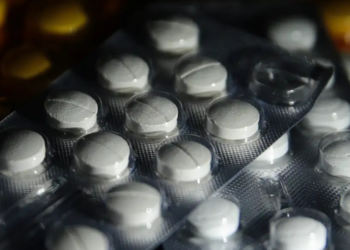 Esclerose múltipla atinge cerca de 40 mil pessoas no Brasil. Especialistas destacam a importância do diagnóstico precoce e dos tratamentos que ajudam a controlar a doença.