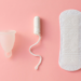 Estudo revela que a menstruação impacta diretamente a rotina escolar de estudantes brasileiras, provocando faltas, dificuldades de aprendizado e desconforto nas escolas.