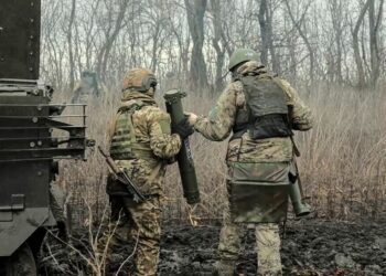Rússia afirma ter destruído mais de 110 antenas Starlink utilizadas por tropas ucranianas durante operações realizadas em maio, com o objetivo de comprometer sistemas de comunicação no campo de batalha.