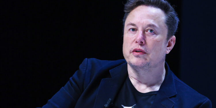 Elon Musk alcança patrimônio trilionário após abertura de capital da SpaceX. Enquanto isso, negociações entre Irã e EUA avançam, Copa de 2026 enfrenta nova polêmica migratória e protestos crescem no Congo.