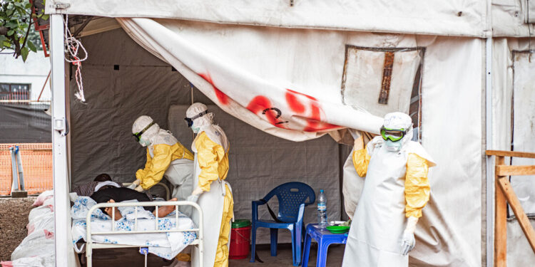 República Democrática do Congo registra mais de 500 casos de ebola e 91 mortes. Autoridades alertam para desafios no controle da doença e avanço do surto para Uganda.
