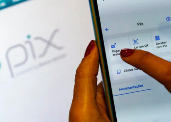 Celular se consolida como principal canal bancário no Brasil. Pesquisa da Febraban mostra avanço do mobile banking, crescimento do Pix e aumento dos investimentos em tecnologia.