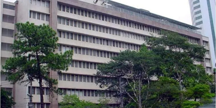 Paciente com suspeita de Ebola em São Paulo testou positivo para meningite meningocócica e permanece isolado no Instituto Emílio Ribas.