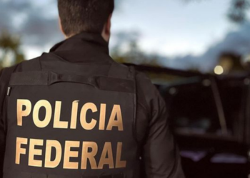 Polícia Federal prende casal em Itaboraí suspeito de integrar esquema de falsificação de alvarás de soltura usados para liberar presos no Rio de Janeiro.