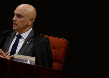 Primeira Turma do STF condena Eduardo Bolsonaro por coação no curso do processo. Ex-deputado recebeu pena de 4 anos e 2 meses em regime semiaberto.