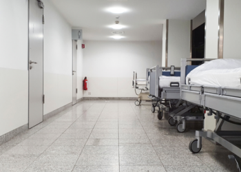 Proposta de Carlos Minc prevê divulgação obrigatória de leitos em hospitais e clínicas particulares do RJ.