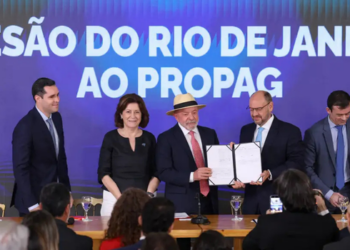 Governo do Rio adere ao Propag e renegocia dívida com a União, com economia bilionária e investimentos sociais.
