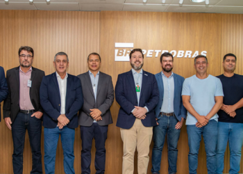 Petrobras anuncia US$ 24 bilhões em investimentos na Bacia de Campos e reúne prefeitos para discutir produção, royalties e desenvolvimento regional.