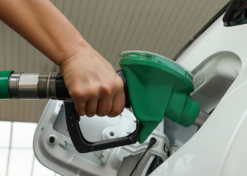 Governo federal regulamenta subvenção de R$ 1,12 por litro para o diesel rodoviário em meio à instabilidade internacional e preocupação com os preços dos combustíveis.