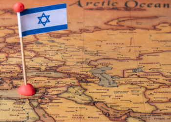 Escalada entre Irã e Israel envolve ataques no Líbano, reação iraniana, ofensiva israelense no Irã e ameaça dos Houthis no Mar Vermelho.
