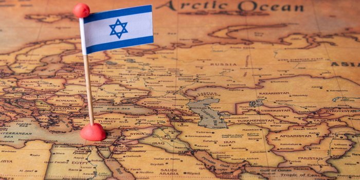 Escalada entre Irã e Israel envolve ataques no Líbano, reação iraniana, ofensiva israelense no Irã e ameaça dos Houthis no Mar Vermelho.