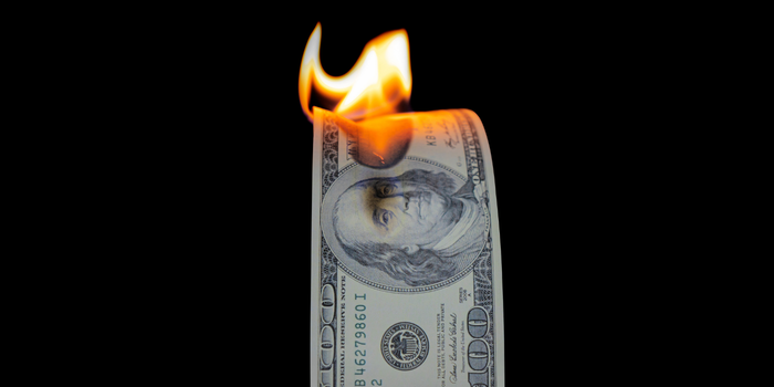 Inflação nos EUA volta a acelerar em maio, puxada por energia e gasolina, e aumenta cautela sobre juros.