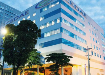 Cedae apura suspeitas em aporte milionário feito no Banco Master após mudança na política interna de investimentos.