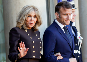 Candace Owens é alvo de processo movido por Emmanuel e Brigitte Macron após declarações falsas sobre a primeira-dama da França.