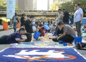 Corpus Christi é celebrado no Rio de Janeiro com missas, procissão e tapetes religiosos no Centro da cidade. Programação reúne milhares de fiéis nesta quinta-feira (4).