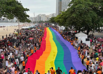 MPF solicita explicações à Meta após denúncias de bloqueios de perfis LGBTQIA+ no Instagram. Caso envolve mais de 100 contas e levanta debate sobre moderação de conteúdo nas redes sociais.