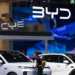 Levantamento da Fenabrave aponta avanço de marcas chinesas no Brasil, com BYD e Geely liderando vendas em 19 estados. Volkswagen Polo ainda é o mais vendido no país.