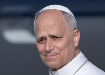 Papa Leão XIV defende maior integração entre os países europeus, critica a lógica de segurança baseada em armas e muros e reforça o diálogo como caminho para a paz.